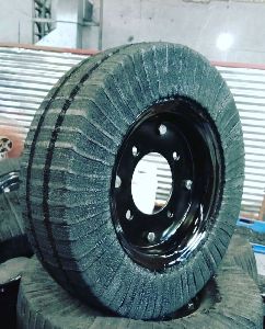 LAMINATED TIRE WITH GROVE