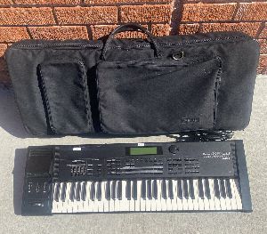 roland xp-60 61-key 64 voice midi musical keyboard