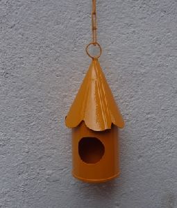 METAL HANGING BIRD HOUSE