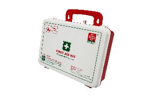 FIRST AID WORKPLACE KIT MEDIUM - PLASTIC BOX - 81 COMPONENTS - SJF P4