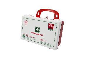 FIRST AID WORKPLACE KIT SMALL - PLASTIC BOX - 69 COMPONENTS - SJF P5