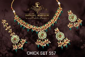 557 Chick Necklace Set