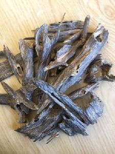 agarwood oudh chip.s 100% pure
