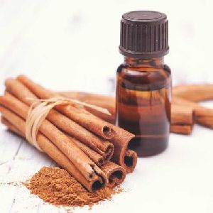 Cinnamon Bark Essential Oil, For Health Problem, Feature : Good Fragrance, Hygienically Processed, Purity