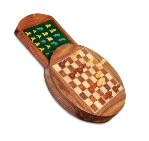 Round Magnetic Wooden Chess Set