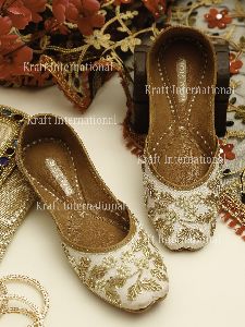 white gold embroidery leather jutti