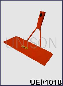 draw hoe with (pipe handle) (1018)