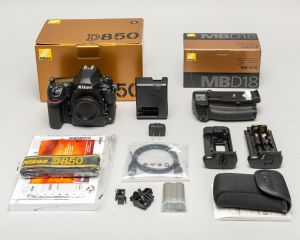 Nikon D850 45 7 MP Digital SLR Camera + Nikon MB-D18 Motor D