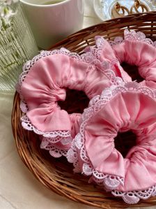 Dreamiest lace scrunchie (Pink)