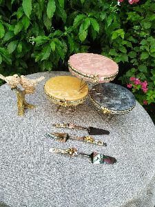 resin cake stand