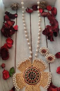 Gold Plated Kundan Beaded Necklace Set