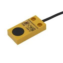 TL-W5E1 Square Inductive Proximity Switch Sensor PNP / NPN LMF29