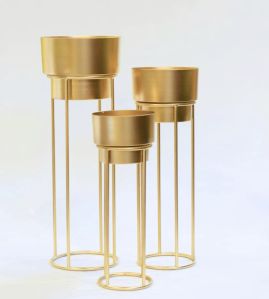 Planter with stand set of 3 in gold colour
