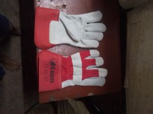 Red canadian hand gloves