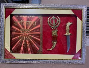 Frame with shabad and kirpan