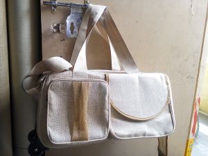 Plain Jute Duffle Bags, Closure Type : Zip