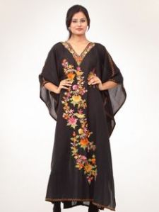 Plain V- Neck Cotton Embroidered Kaftans, Specialities : Dry Cleaning, Comfortable