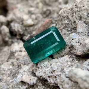 Square Shaped Emerald Stones