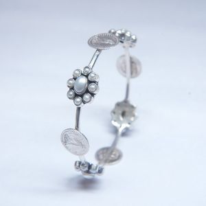 Pearl Studded Silver Ginni Bangle, Packaging Type : Velvet Box