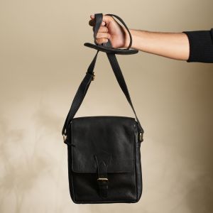 Mens Black Leather Side Bag Multisize, Gender : Unisex For Travelling, Shopping