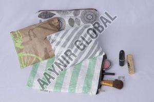 Polyester Printed Makeup Pouch, Color : Multicolor, Packaging Type : Plastic Bag, Carry Capacity : 100gm