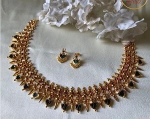 Ssaazz Ladies Brass Traditional Palakka Necklace Set