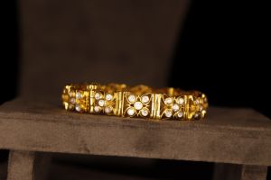 Polished Silver Kundan Bracelet, Color : Yellow, Gender : Female