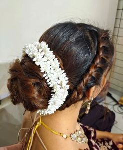 Plastic Tie Up White Artificial Gajra, Brand Name : Neaama