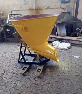 Plain Polished Mild Steel Tower Crane Concrete Bucket, Color : Yellow