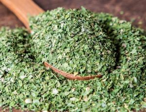 Dry Parsley Leaves for Seasoning Dishes, Packaging Size : 5-25kg