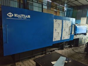 plastic injection moulding machine