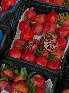 Red fresh pomegranate for Human Consumption, Packaging Type : Carton
