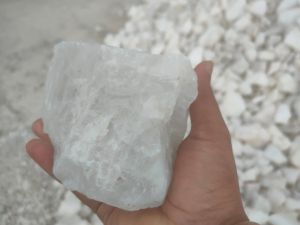 Quartz Lump, Color : White, Form : Solid, Grade : Industrial Grade