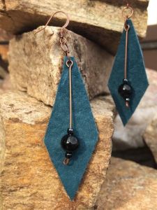 Leather Earrings, Specialities : Handmade, Durable