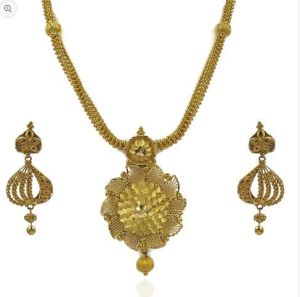Glamorous Gold Necklace Set