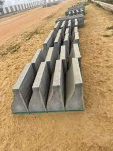 RCC Divider, Brand Name : AR Industries For Road Division, Road Safety