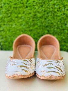Women Flats White Punjabi Jutti Festive Wear, Gender : Female
