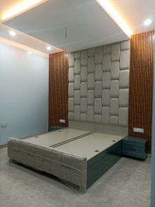 Polished Antique Wooden Bed, Color : Brown, Creamy for Home, Hotel