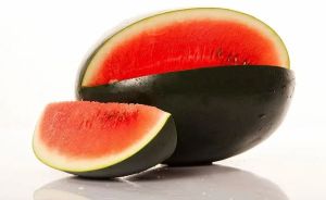 Fresh Water Melon, Color : Green Outer / Red Inside
