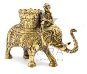 Carved Polished Brass Elephant Statue, Color : Golden