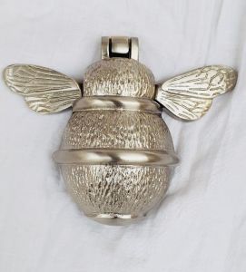 Brass Bundle Bee Door Knocker, Color : Multi Color for Decorative