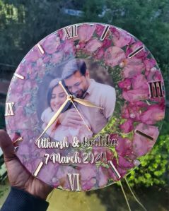 Crystal Customized Couple Picture Wall Clock, Color : Multicolor