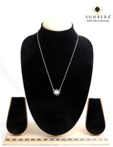 Classic Look Womens Light Weight Chain Pendant Set