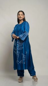 Women Blue Mulberry Silk Kurta Set with Bird Pattern