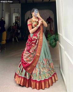 designer lehenga