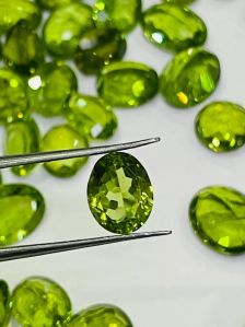 Natural Green Semi Precious Gemstone Peridot, Less Than 7 Carat