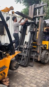 Forklift Repairing