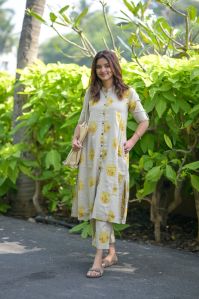Ladies The Everyday Essential Cotton A Line Kurti Set