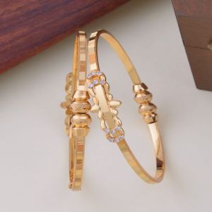 Stainless Steel Adjustable Artificial Golden Bracelet, Gender : Women
