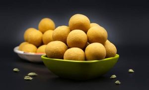 Besan Laddu, Shape : Round, Packaging Type : Yellow